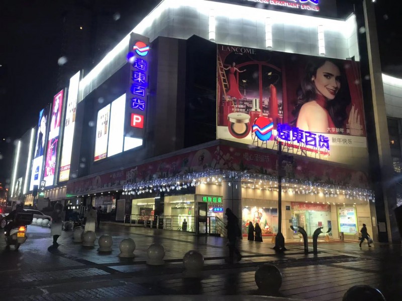 商場戶外大型燈箱類
